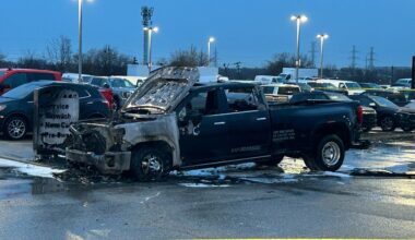 Tow truck fire under investigation in Mississauga