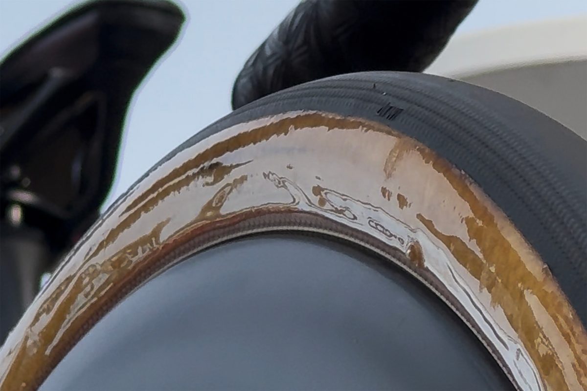 Tubeless tyre coated with urethane