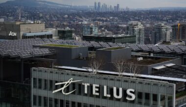 Telus boosts head count but sheds Canadian jobs as it reduces staff in core business