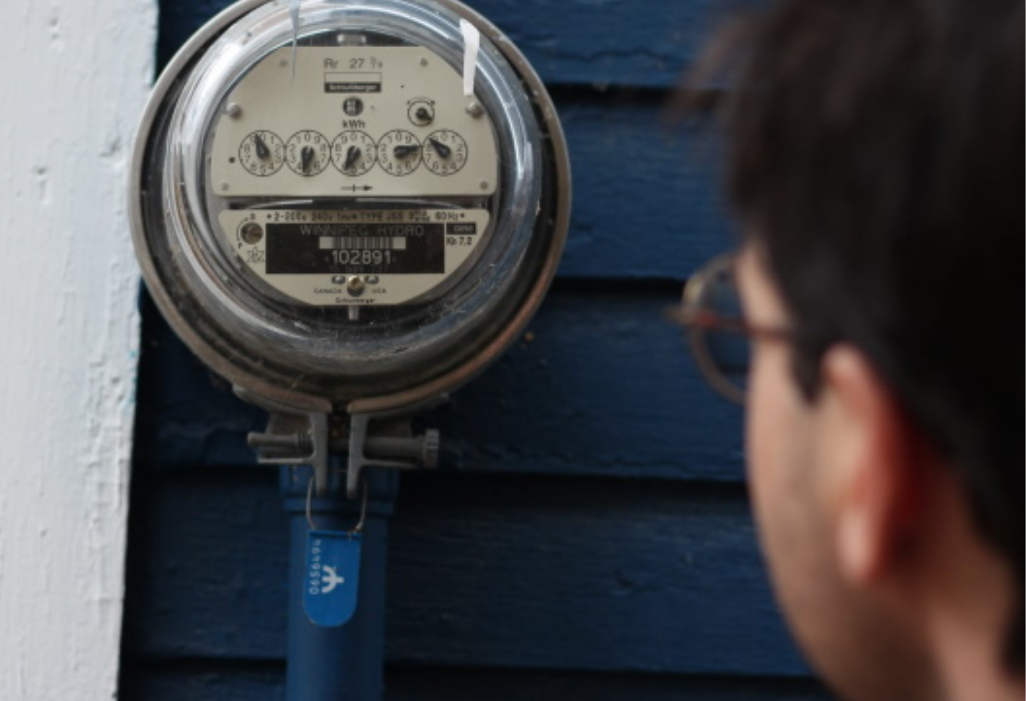 Woman charged after allegedly tampering with hydro meter in Winnipeg