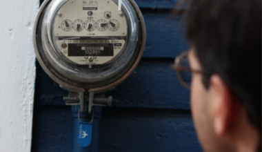 Woman charged after allegedly tampering with hydro meter in Winnipeg