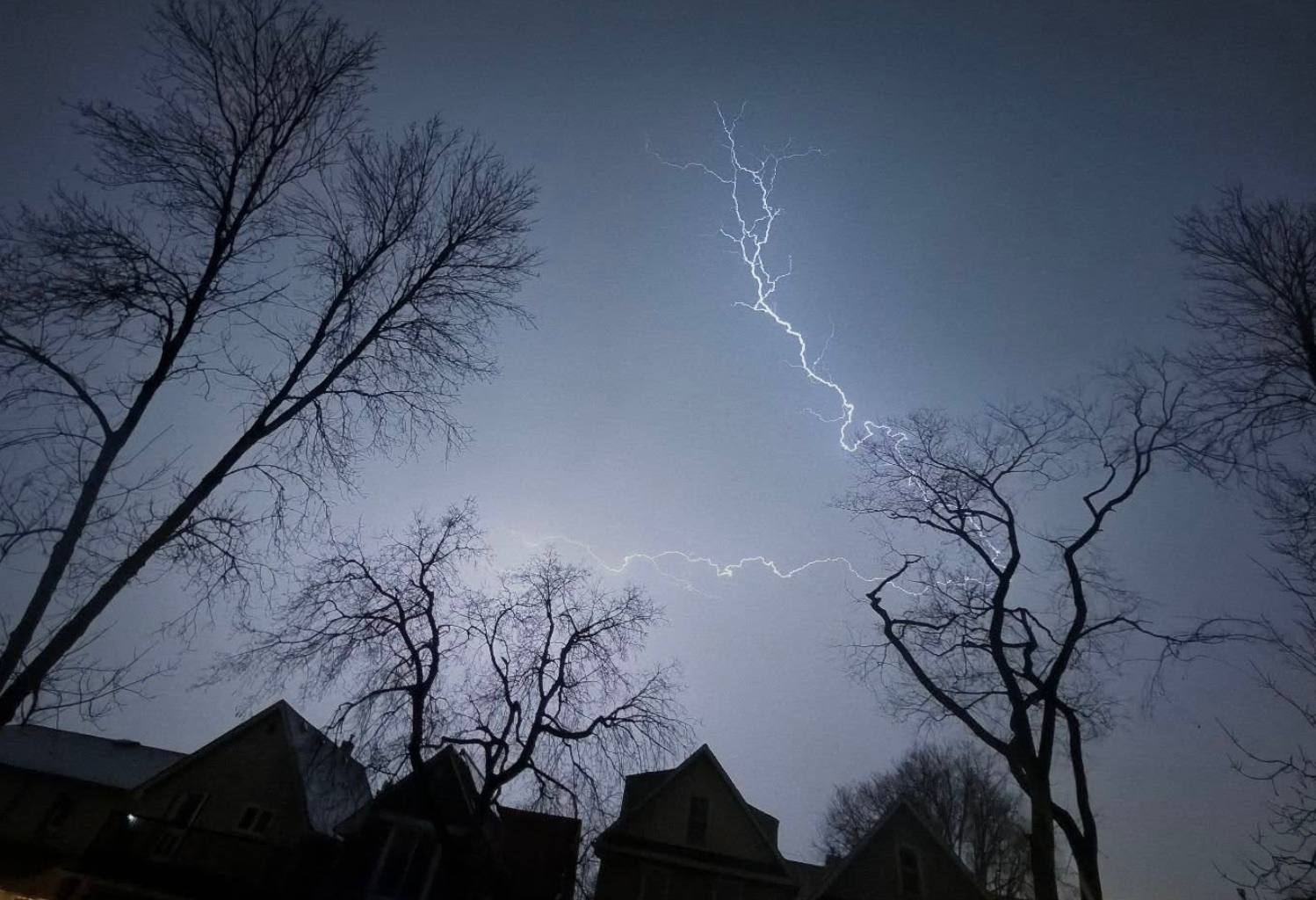 Season’s first thunderstorm brings lightning, rain, and hail to Winnipeg