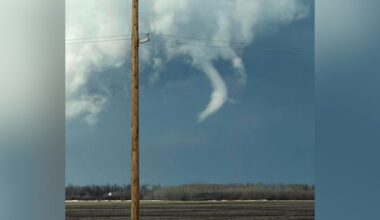 Unseasonable storm produces funnel cloud near Winnipeg