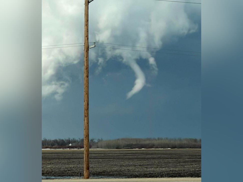 Unseasonable storm produces funnel cloud near Winnipeg