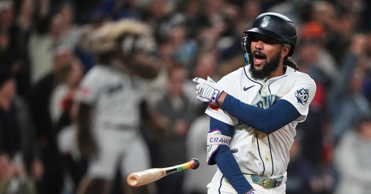 Crawford caps Seattle Mariners rally with RBI single in 9th to beat reeling Houston Astros