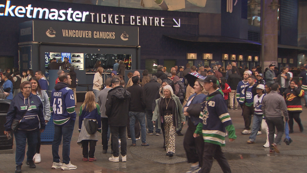 Vancouver Canucks play last match of season on home ice