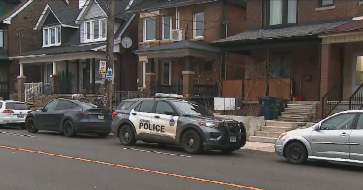 West-end Toronto stabbing sends 2 to hospital