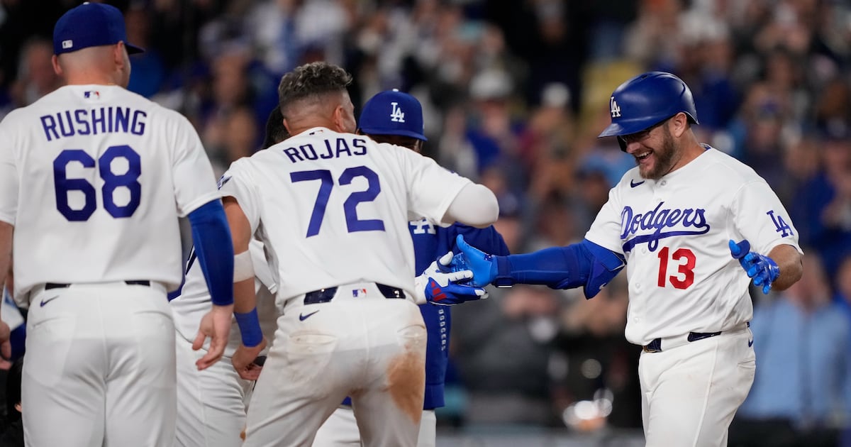 Max Muncy’s 3-homer night ends with a stunning 9th-inning winner as Los Angeles Dodgers top Texas Rangers