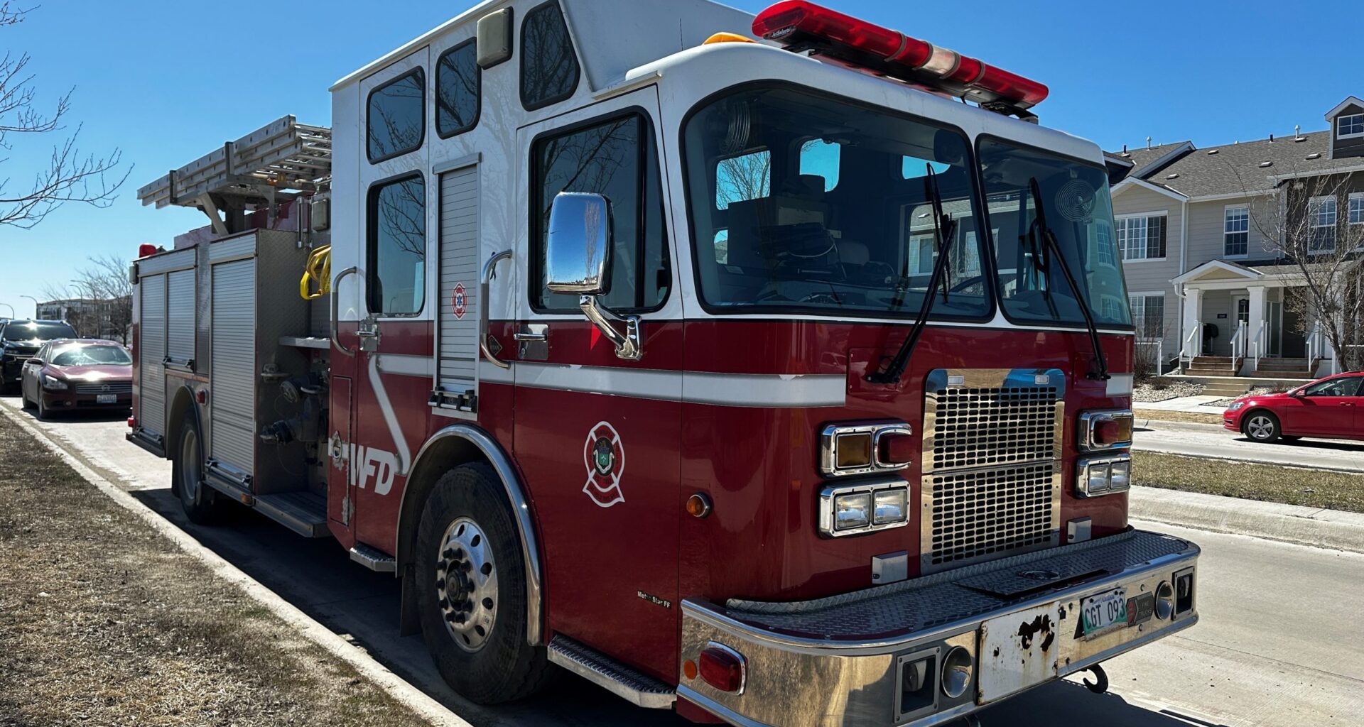 Winnipeg firefighters respond to fire on Selkirk Ave