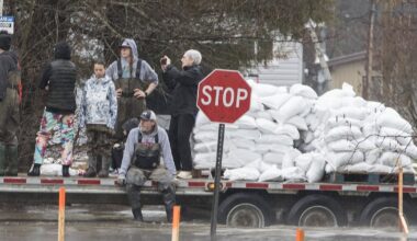 Ontario and Quebec communities continue sandbagging as forecast calls for rain