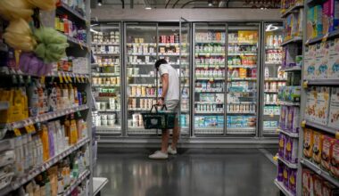 U.S. consumer sentiment dives to a record low in April amid Iran war