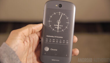 Color E-Ink screen or normal display? This dual-screen phone offers both.