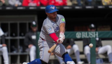 Toronto Blue Jays’ Alejandro Kirk leaves hurt vs. Chicago White Sox