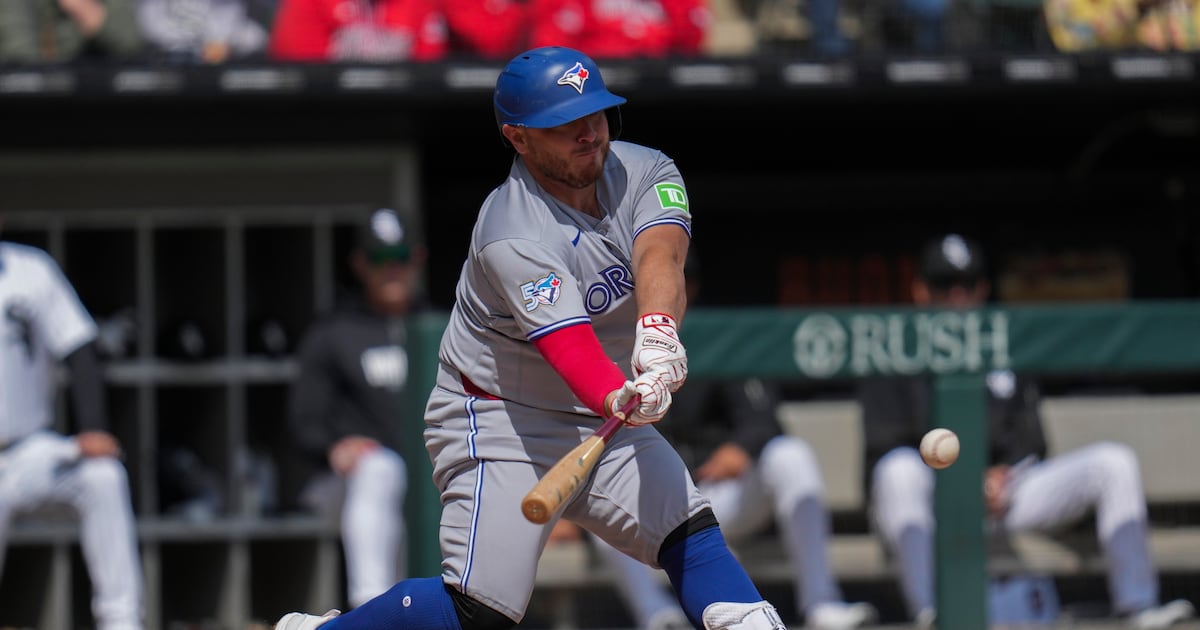 Toronto Blue Jays’ Alejandro Kirk leaves hurt vs. Chicago White Sox