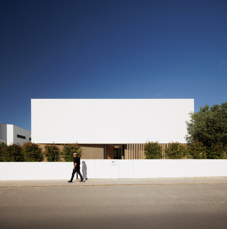 PCG House / Visioarq Arquitectos - Image 1 of 28