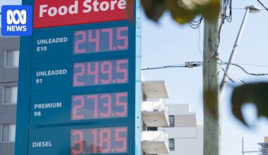 Consumers are cutting back on spending amid higher risk of global recession