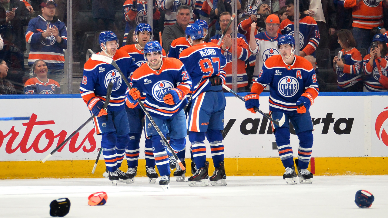 Savoie scores 1st hat trick, Oilers get key win against Canucks