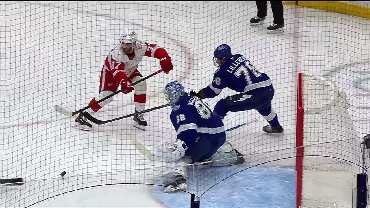 Perron strikes first | NHL.com