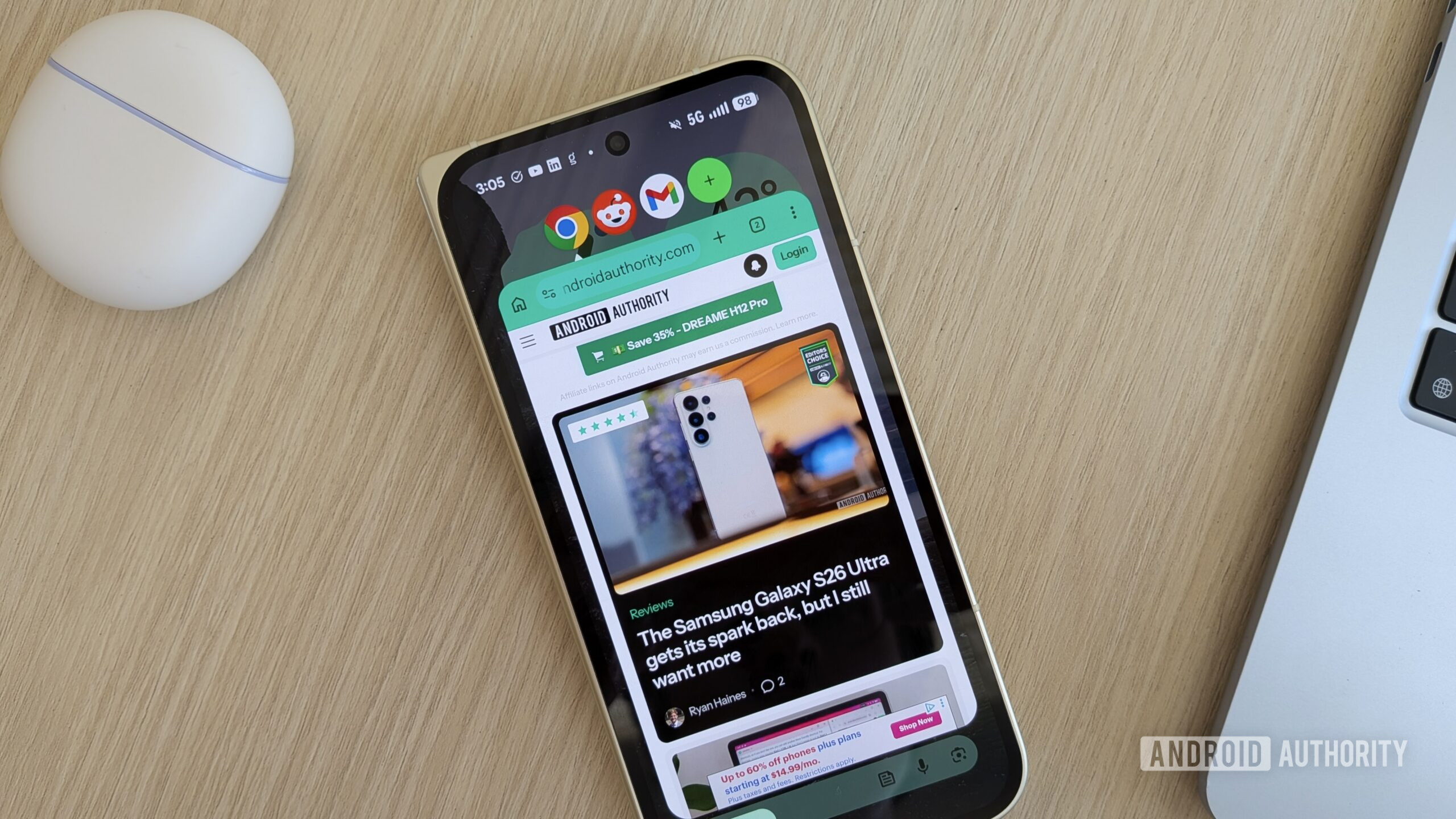 App bubbles in Android 17 Beta 3, running on a Pixel 10 Pro Fold.