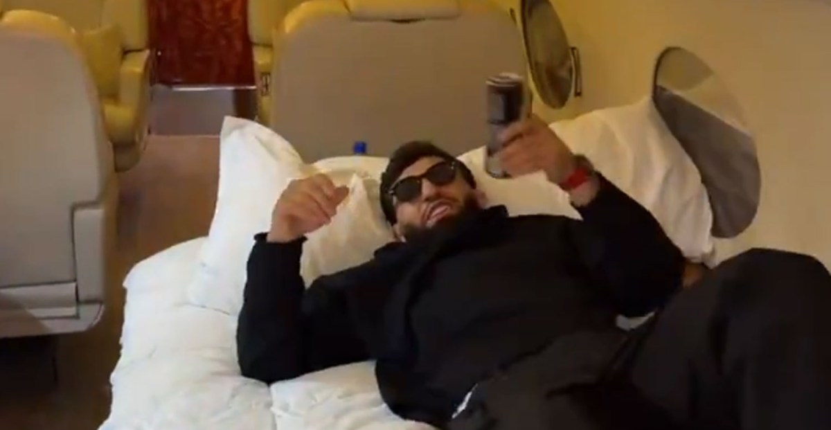 Tsarukyan reacts to American Airlines removal, upgrades to private jet