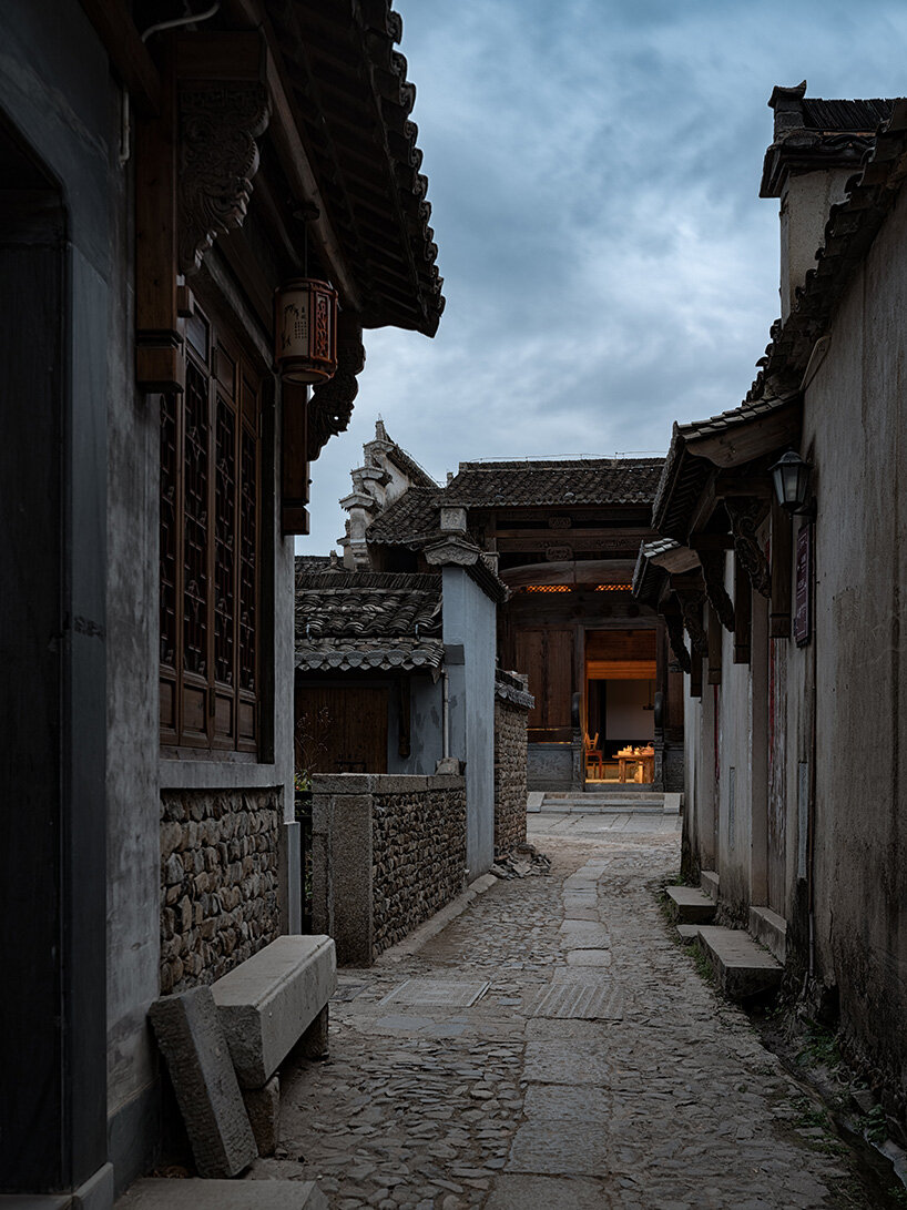 atelier guo inserts cinema into an ancestral hall in china without touching its past - 2
