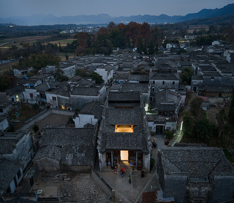 atelier guo inserts cinema into an ancestral hall in china without touching its past - 1