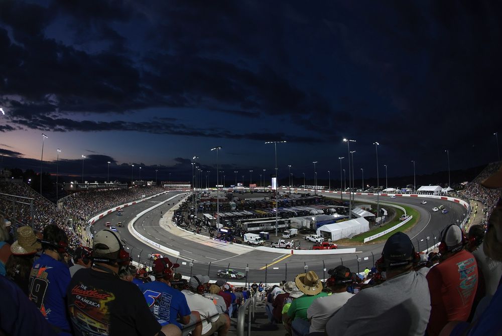 Atmosphere of All-Star Race 