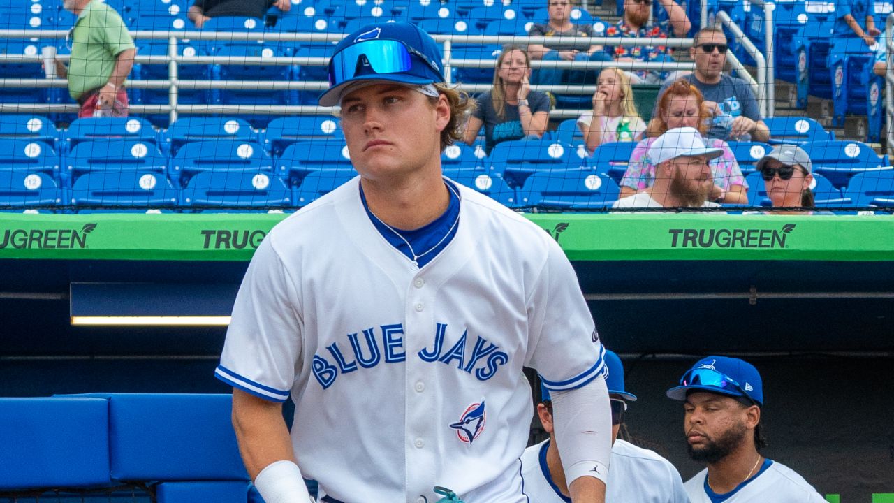 Smith runs onto the field. (Courtesy Dunedin Blue Jays)