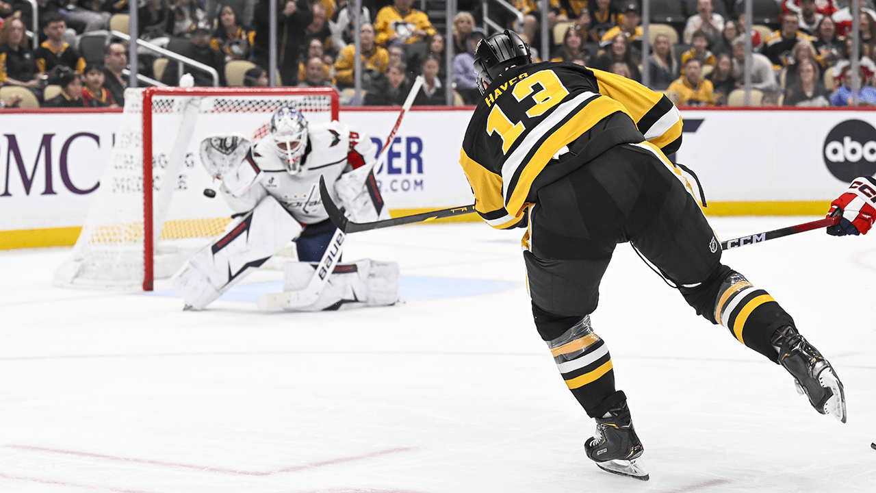 Hayes cuts the deficit | NHL.com