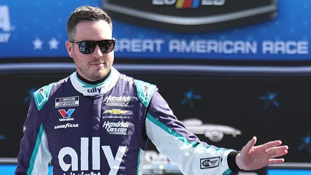 Alex Bowman (#48 Hendrick Motorsports Ally Chevrolet) waves to the crowd prior to the NASCAR Cup Series Daytona 500. (Photo by Jeff Robinson/Icon Sportswire via Getty Images)Photo by Jeff Robinson&sol;Icon Sportswire via Getty Images