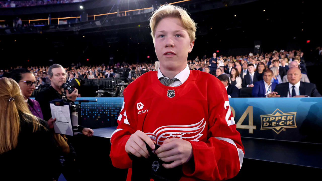 Plante, Pohlkamp, Hughes named Hobey Baker finalists