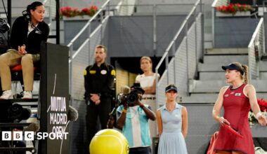 Elena Rybakina talks to the umpire during her win against Zheng Qinwen