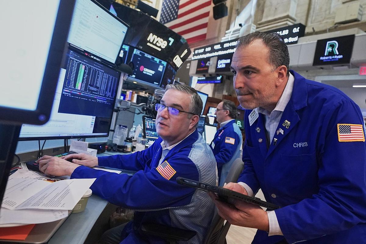 US stocks fall on a shaky Wall Street as Brent oil briefly barrels above $107