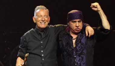 Watch Bruce Springsteen Cover “Purple Rain” in High-Def