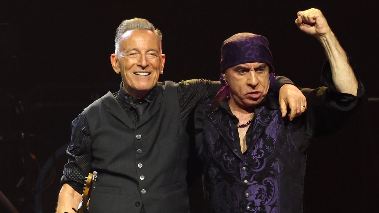 Watch Bruce Springsteen Cover “Purple Rain” in High-Def