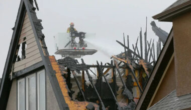 Two-alarm fire in southeast Calgary posed high risk to neighbouring homes amid wind warnings