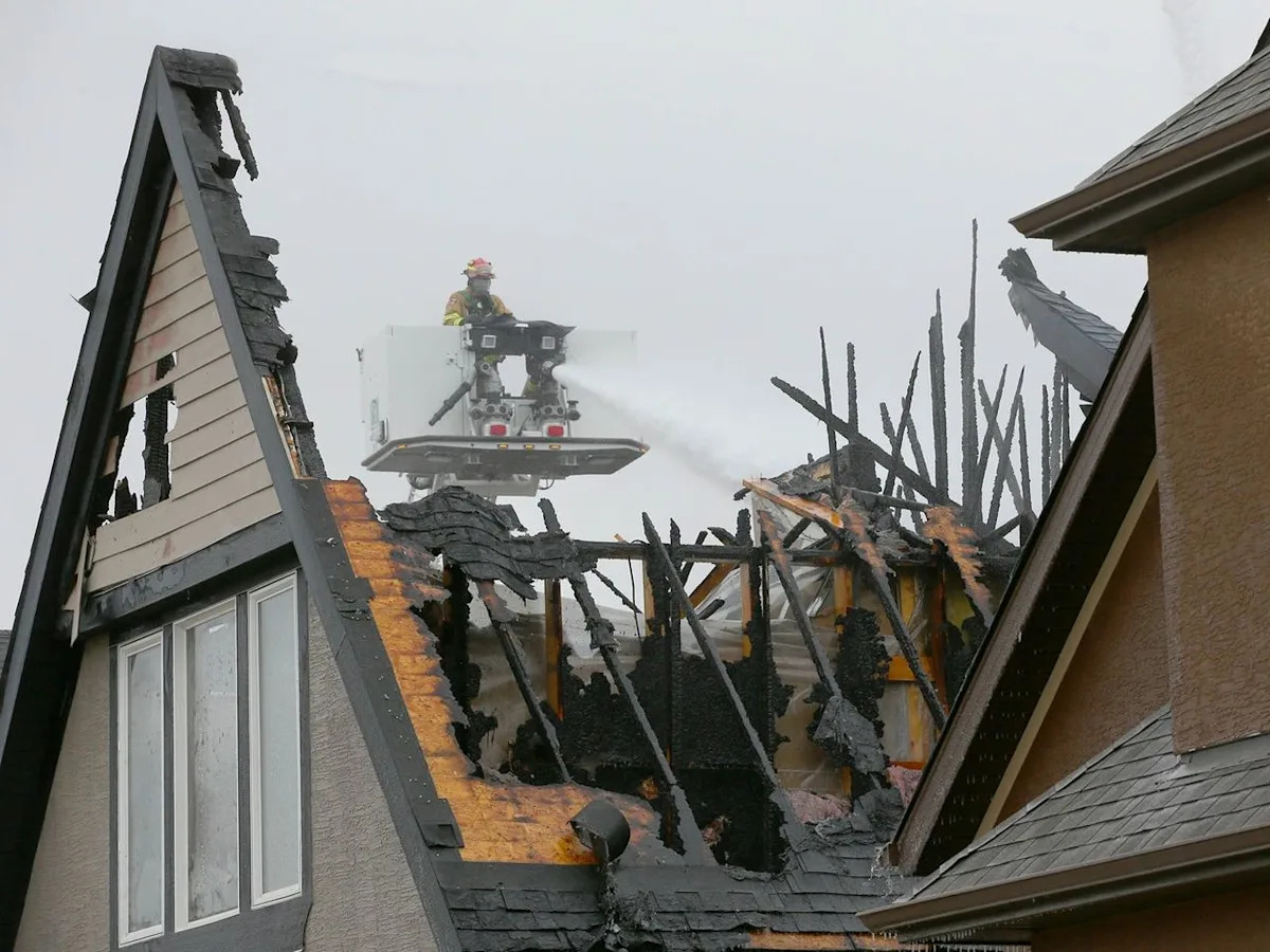 Two-alarm fire in southeast Calgary posed high risk to neighbouring homes amid wind warnings