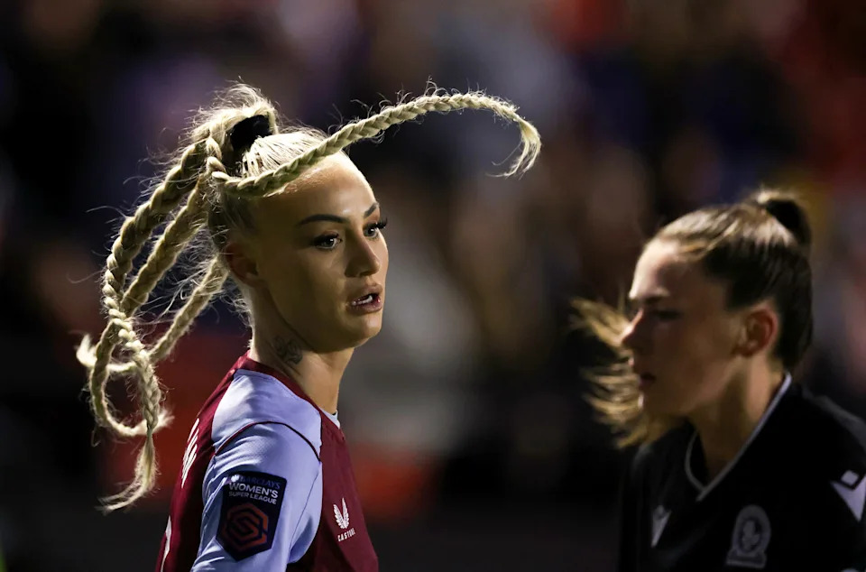 WALSALL, ENGLAND - NOVEMBER 22: Detailed view of the hair of Alisha Lehmann of Aston Villa.
