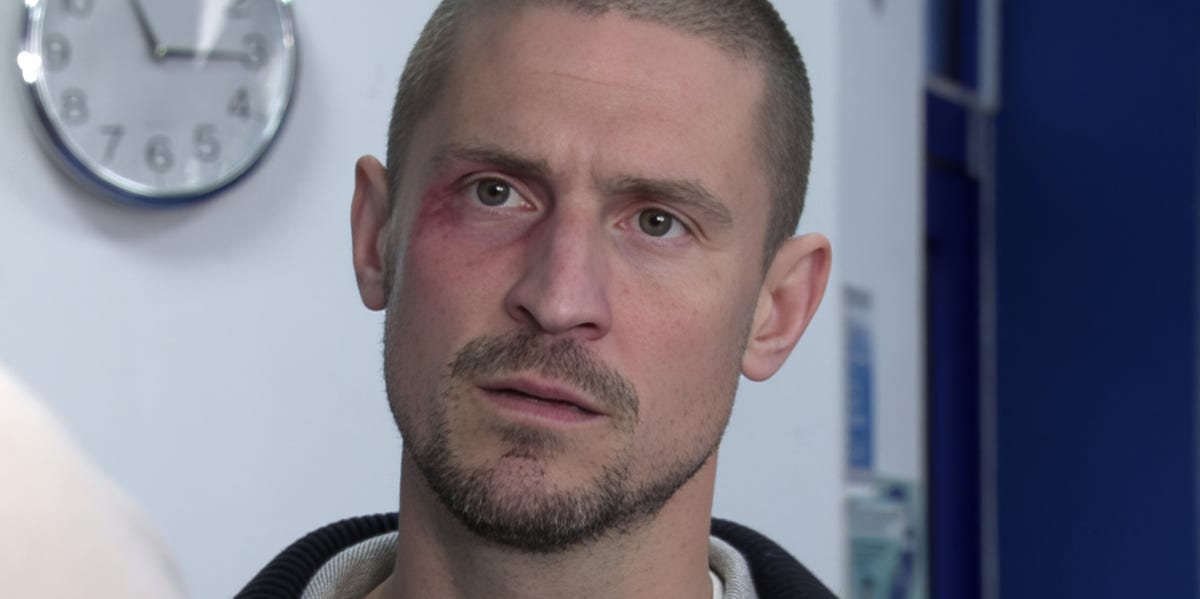 Carl leaves Ronnie suspicious yet again