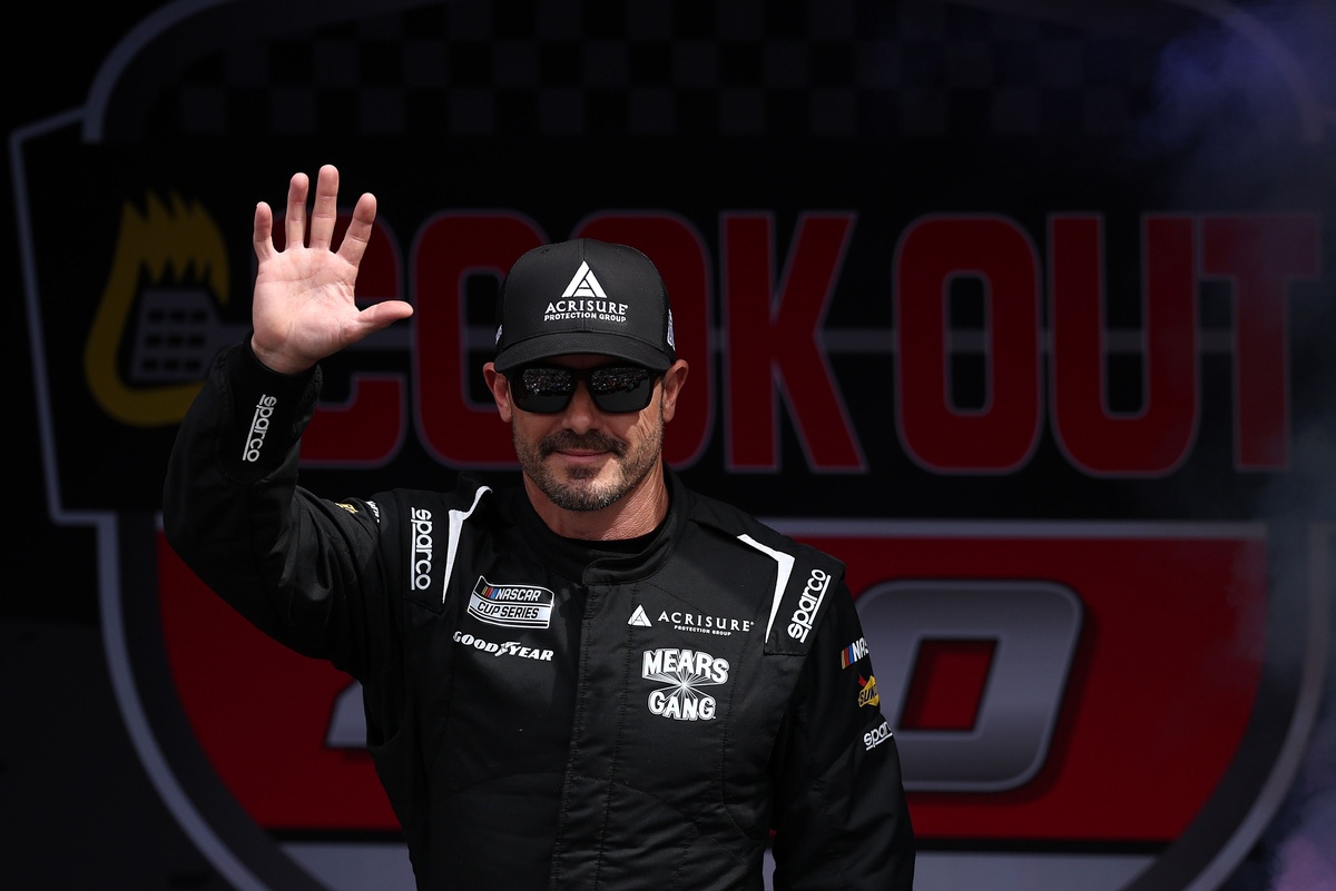 Casey Mears to reach 500th career NASCAR Cup start in new deal with Beard Motorsports