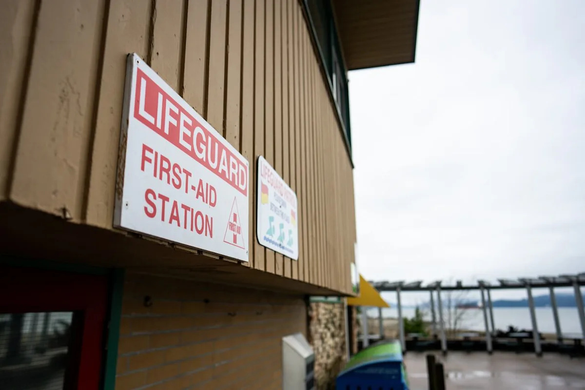 Vancouver city council kicks back lifeguard funding motion to park board