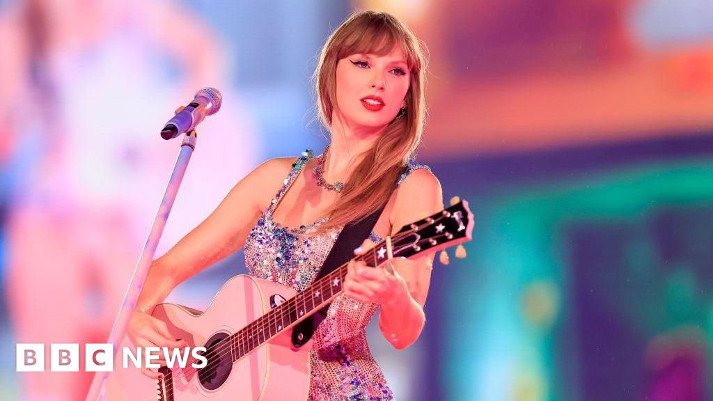 Taylor Swift files to trademark voice and image after AI concerns - BBC