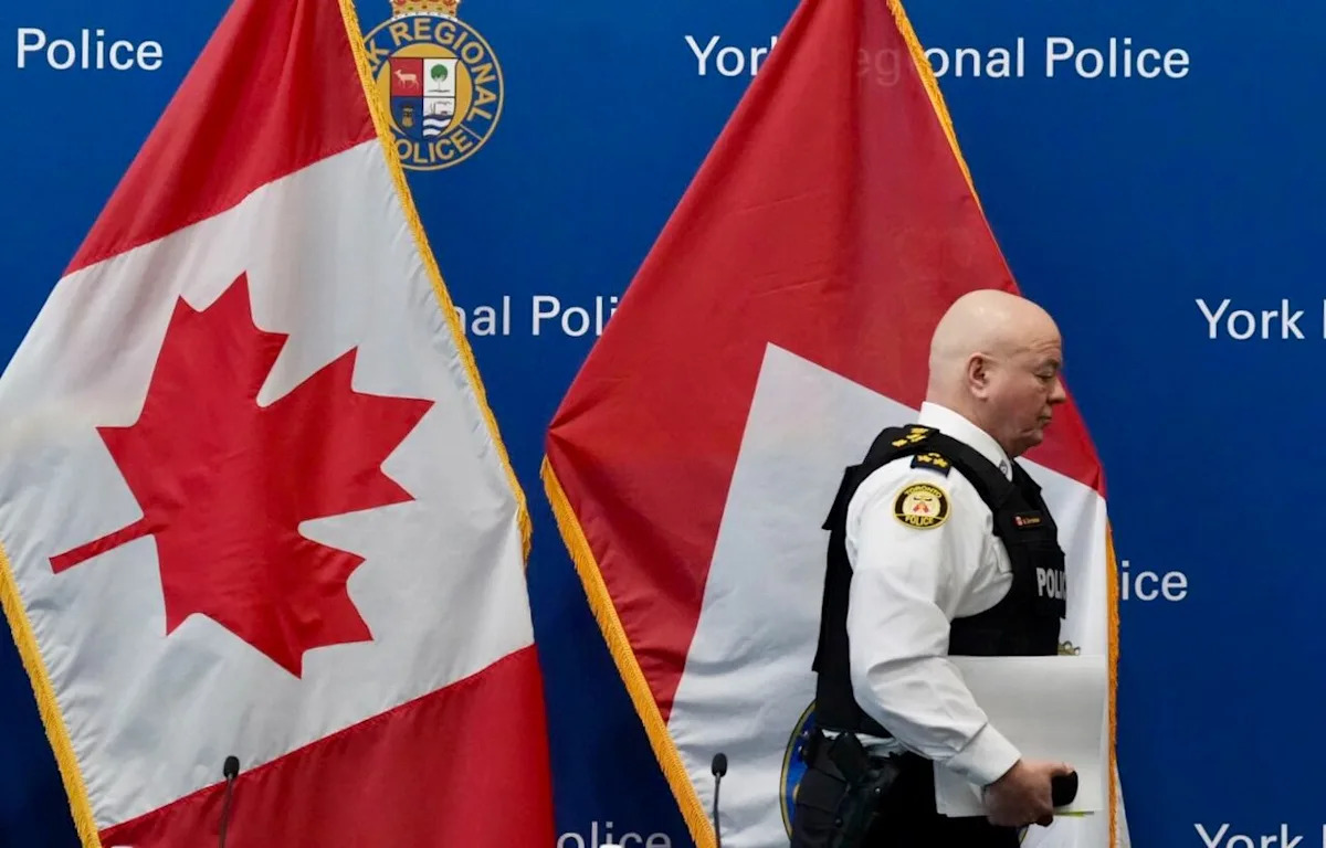 6 Toronto police officers charged in corruption probe now suspended without pay