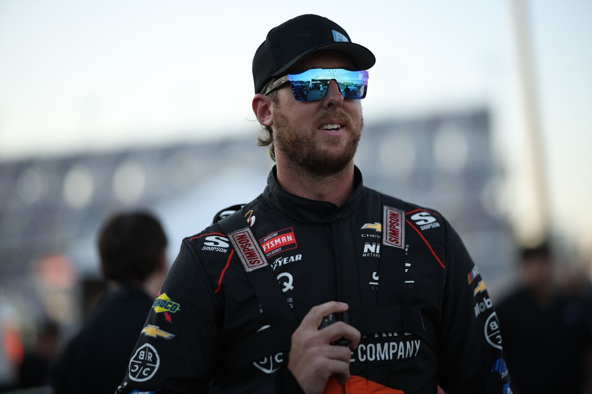 Who is racing at Rockingham this weekend?