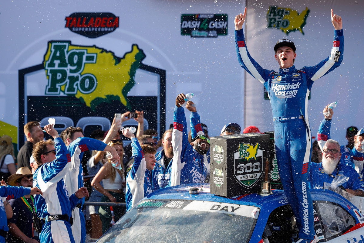 Corey Day earns first career NASCAR O'Reilly win in chaotic Talladega finish