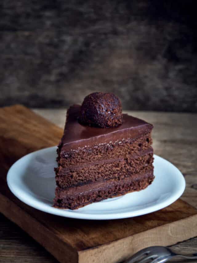 Moist Gluten-Free Chocolate Cake Recipe For A Decadent & Flourless Dessert
