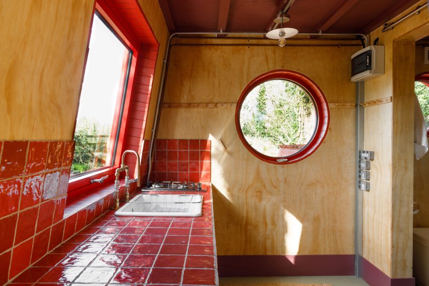 Interior of Cucu cabin in Ireland by Studio Bucky
