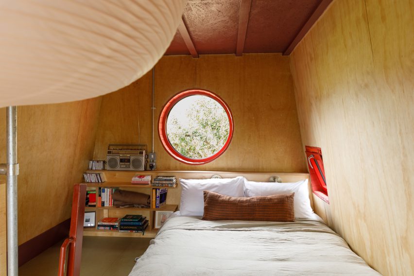 Plywood-lined bedroom in Ireland by Studio Bucky
