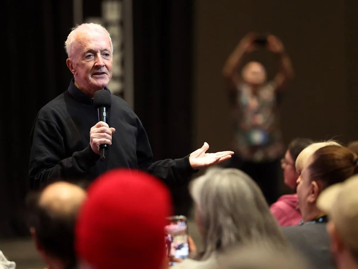 Calgary Expo: "I suffered for my art," says Anthony Daniels about his nine-movie journey as fussy, anxiety-ridden droid C-3PO in the Star Wars universe