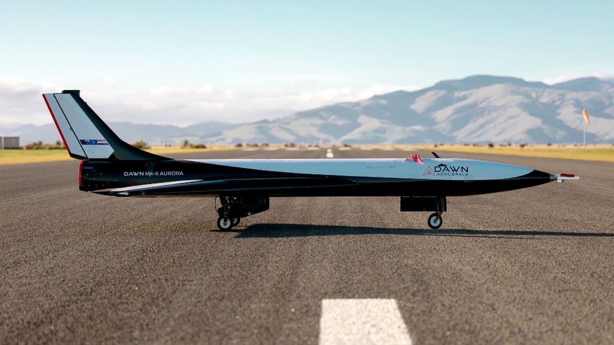 The Aurora spaceplane from Dawn Aerospace sits on tarmac.